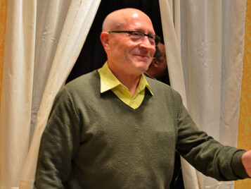 El que ríe el último... ¡Se casa!