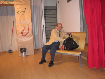 Besitos a los perros, patadas a los niños