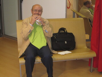 Besitos a los perros, patadas a los niños