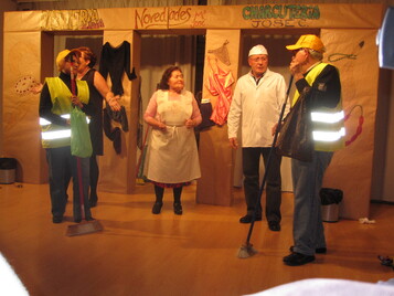 Besitos a los perros, patadas a los niños