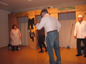 Besitos a los perros, patadas a los niños